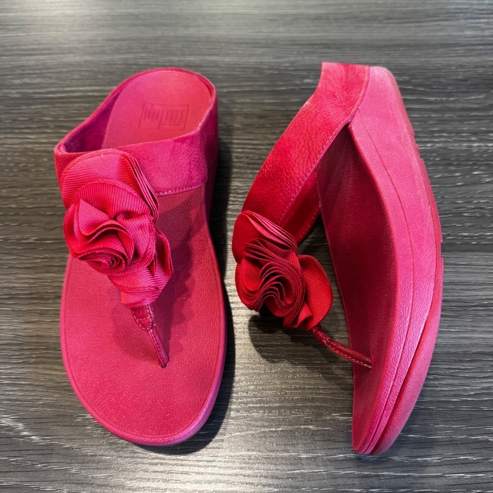 FitFlop Lulu Rosette Women 7 Red Suede Flip Flop Thong Sandals Floral Comfort